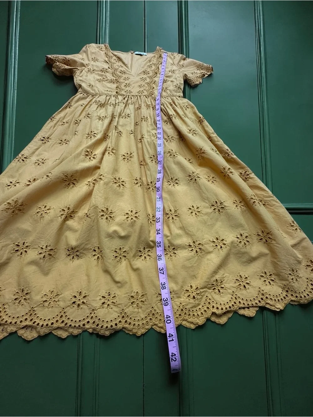 Madewell Cotton Eyelet Midi Dress. 
Burnt Mustard Yellow. Size: 4 - Picture 8 of 9
